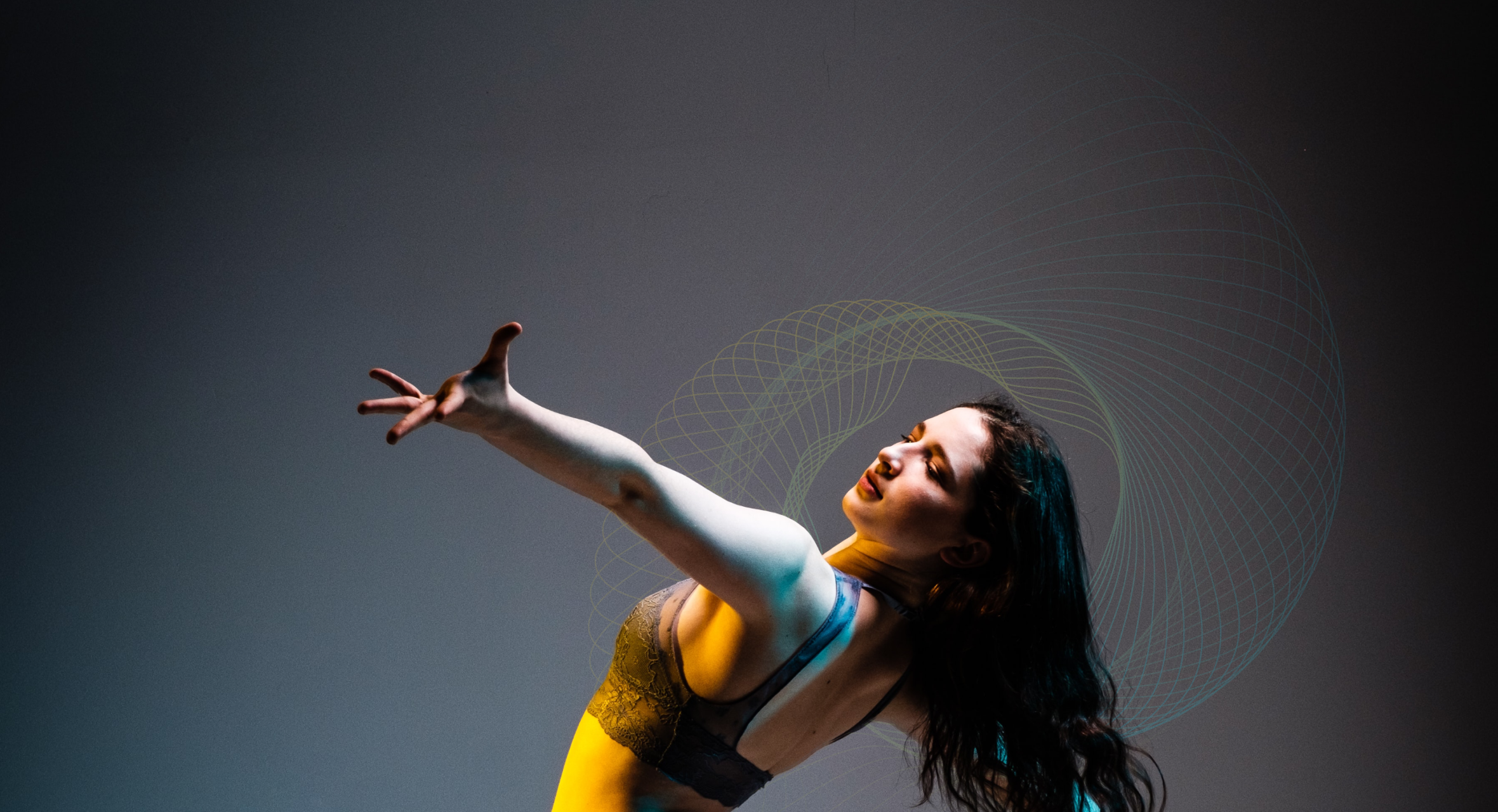 Woman using Duopods F 30 earbuds 2